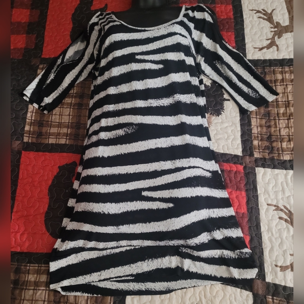 Cold Shoulder Zebra Print Long Sleeve Dress
